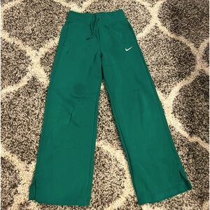 Kelly green nike wide leg sweatpants